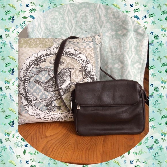 Chic Crossbody Soft Mid-Size Leather Bag - Picture 6 of 8